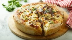 Quiche de setas vegana, receta saludable de cena fácil de preparar