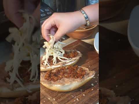Riquísimos Molletes! muy fácil de hacer #short #shorts #molletes #receta