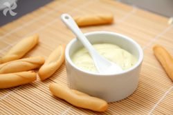 Salsa cremosa de nata y eneldo para pescados