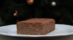 Turrón crujiente de chocolate casero, receta de postre tradicional