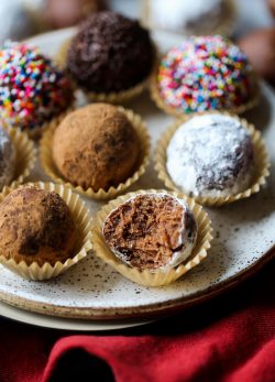 Receta fácil de bolas de ron navideñas