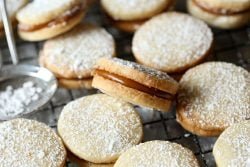 Alfajores caseros fáciles |  Galletas y tazas