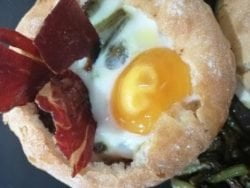 Huevos al NIDO con Jamón Ibérico y Tagarninas #receta fácil y rápida #ingredientes #cocina #Cádiz