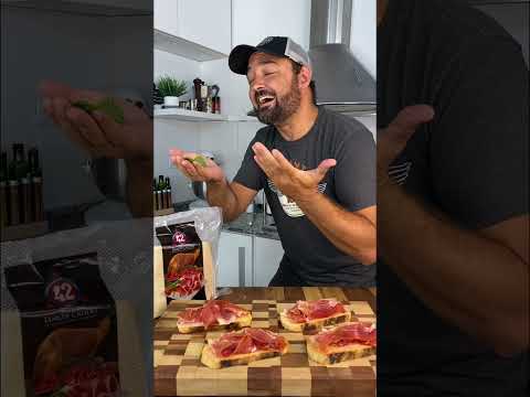 MUY FÁCIL! Pan, ajo, tomate y jamón crudo! MANJAR SUCULENTO! #LosCalvos42 #Receta #JaviRosemberg