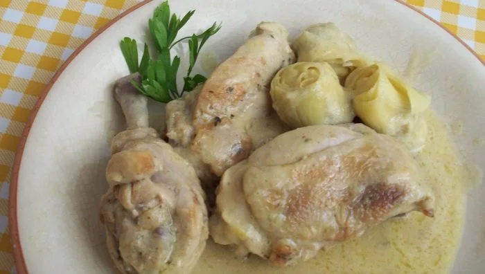 Pollo al verdeo y crema ligera: una receta muy popular en Argentina