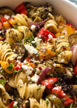 Ensalada de pasta vegetariana MARINADA!  |  RecetaTin Eats