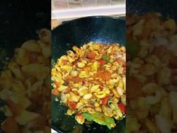 Arroz caldoso con pollo y marisco. #receta #arrozmeloso #arrozcaldoso #arrozconpollo #youtubeshorts