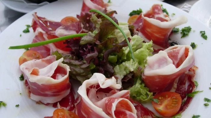Ensalada ibérica templada