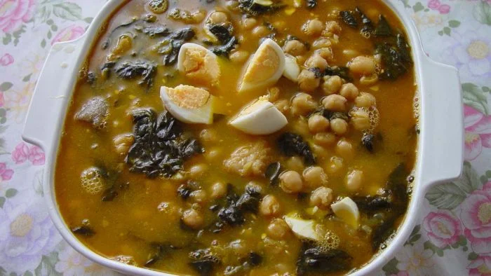 Guiso de garbanzos con congrio y acelgas