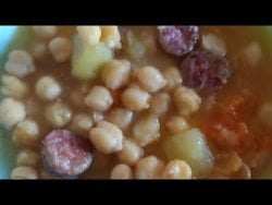 Guiso de garbanzos con verduras, fácil y rico con Thermomix