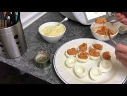 Huevos rellenos a mí manera con Thermomix/Receta de Justa Molina