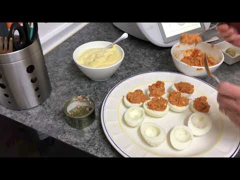 Huevos rellenos a mí manera con Thermomix/Receta de Justa Molina