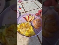 Omelette con tortilla y verduritas 🍎🍊👨‍👩‍👧‍👧 #momlife #receta