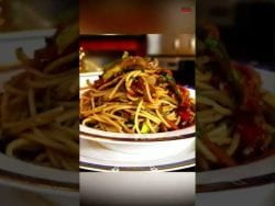Pasta con vegetales, salsa de soya y ajonjolí #pasta #receta
