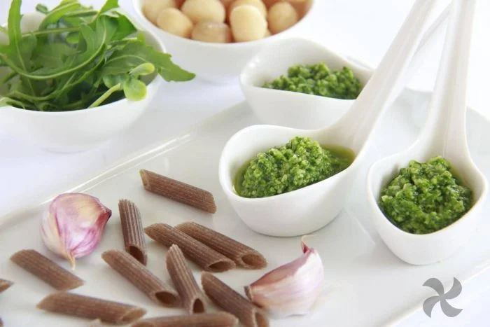 Pesto de rúcula y macadamia