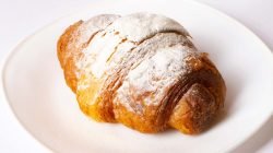 Receta completa de cruasán con mantequilla casero