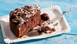 Tarta de turrón y chocolate, receta de postre rápido y delicioso