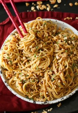 Fideos de sésamo fáciles y picantes