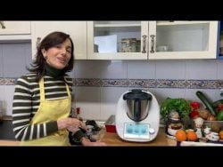 Bizcocho de naranja con virutas de chocolate en thermomix