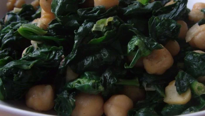 Espinacas esparragadas: receta vegetariana originaria de Jaén