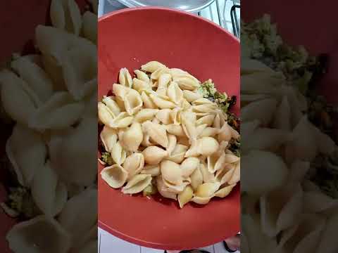 Fideos con mejillones y brócoli. #mariscos #pastas #receta