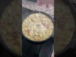 #receta de gnochis con bacon, cebolla y leche evaporada