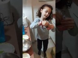 Receta de magdalenas con pepitas de chocolate con thermomix, por Alicia Fraga.