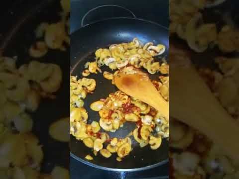 Champiñones en salsa. #receta #recetacasera #champiñones #champiñonesensalsa #youtubeshorts