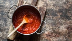 El truco de echar sal a este producto para potenciar su sabor