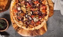 Fainá con carne y berenjena, un plato típico de Génova