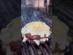 Hamburguesa Mar y Tierra 🍔🍤 #quechille #food #mexico #receta #usa #recipe #burger #foodporn #grill