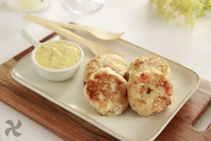 Hamburguesas de bacalao y gambas con salsa tártara