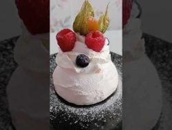 MINI PAVLOVA 🤤🤤🤤 Receta en mi Instagram 😉 #pavlova #merengue #receta #aluracakes