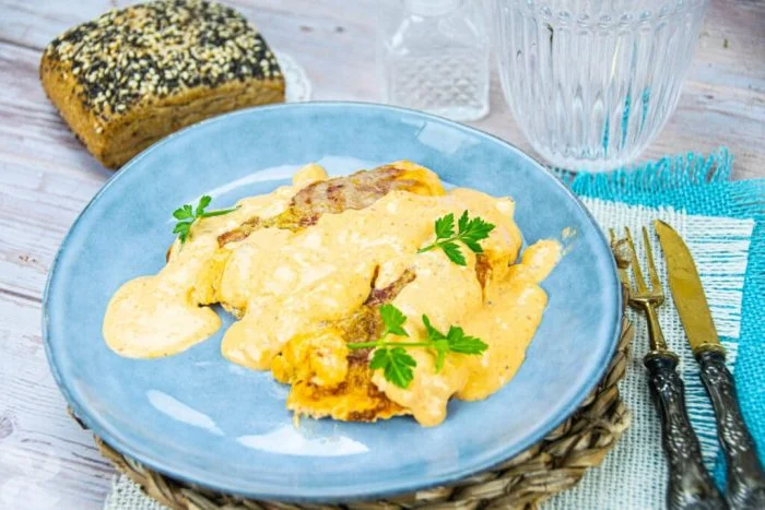 Pimientos rellenos de paté de salmón con mejillones