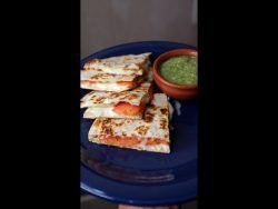 Quesadillas de tomate y aceitunas #shorts #Quesadilla #tomate #aceituna #LunesSinCarne #receta #fyp