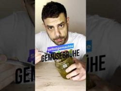 selbstgemachte Gemüsebrühe mit dem Monsieur cuisine connect