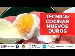 #shorts #receta #técnica cómo cocinar huevos duros perfectos para hacer rellenos #cocinaclásica