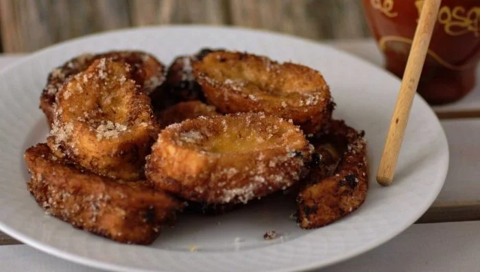 Torrijas caseras con anís y un toque de licor