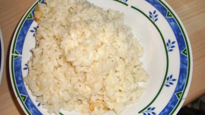 Arroz blanco horneado con salsa al comino