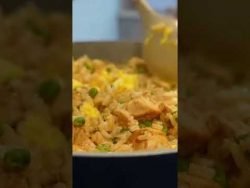 Arroz chino con pollo y arroz del día anterior! #receta #recetasfaciles #recetasaludables #shorts