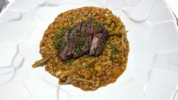 Arroz cremoso con pato y alcachofas