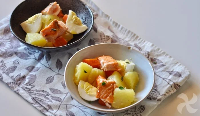 Ensalada de patata y salmón con vinagreta
