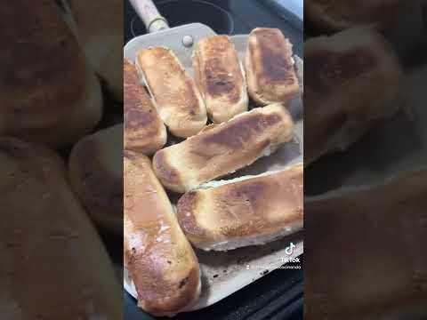 Hotdogs enquesados jeje #hotdog #queso #receta #cocina #cocinando #cenas
