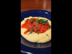 Polenta con Salsa de Tomates #shorts #polenta #salsa #tomate #LunesSinCarne #receta #fyp #Paraguay
