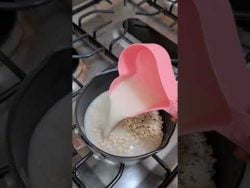 Avena con yogurt, fresas y almendras||| #receta #desayuno #fitness