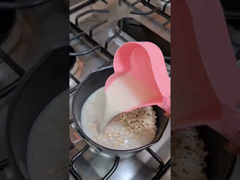 Avena con yogurt, fresas y almendras||| #receta #desayuno #fitness