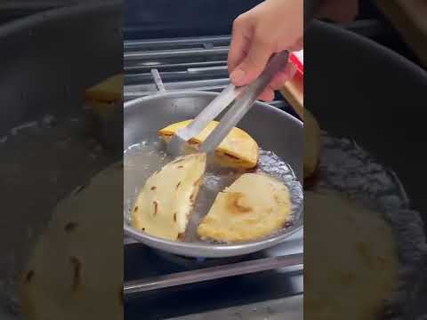 Chilaquilas fritas de queso #antojito #receta #shorts #queso #tortilla #recetafacil
