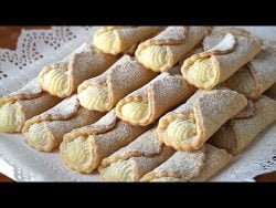 Encantadoras galletas de mantequilla rellenas de queso crema y limón. Receta fácil y rica