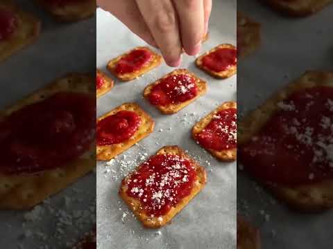 🥓 Snack de bacon 🥓 #aperitivosfaciles #baconcrujiente #quesoparmesano #receta #galletassaladas
