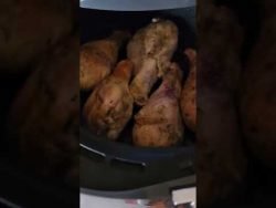 Frozen chicken in the air fryer? #shorts #youtubeshorts #airfryer #airfrier #cortos #receta #cocina